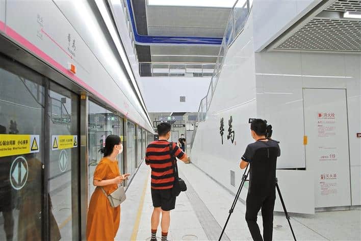Featured image for “Metro Lines 6, 10 scheduled to open in August”
